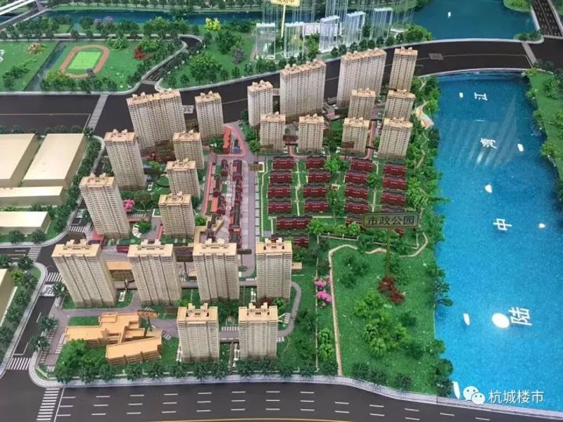 绿意盎然海湾生活:自然与现代的完美融合